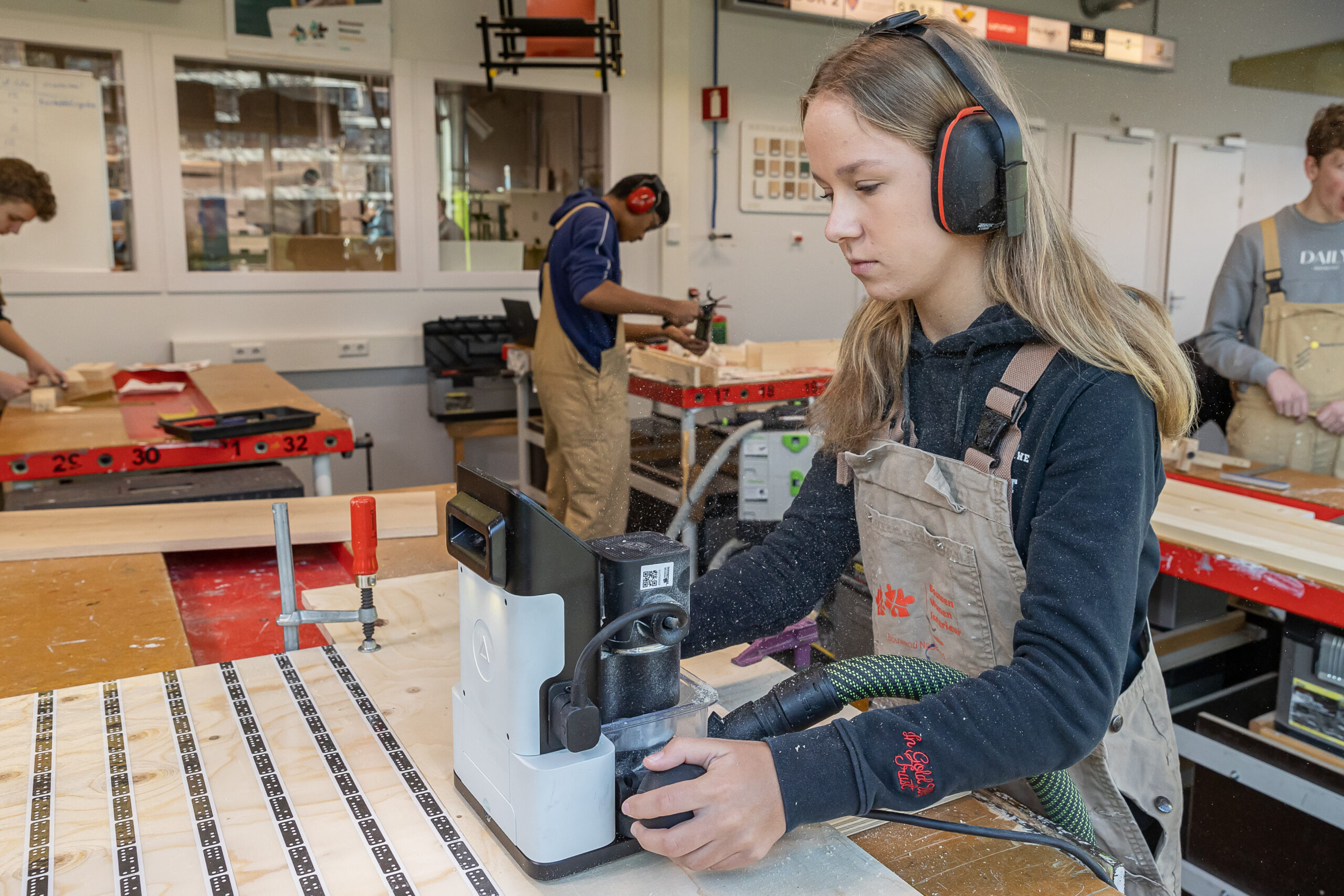 Veilig en betaalbaar werken in het praktijklokaal - Zo pakt Het Perron , school voor praktijkonderwijs in Veenendaal, het aan