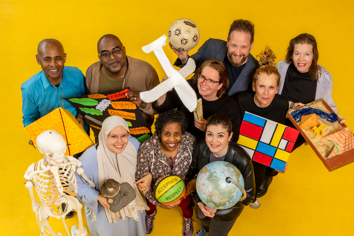 Pilot onderwijstijd: Montessori Lyceum Oostpoort kiest voor vakoverstijgend onderwijs en het clusteren van lessen.